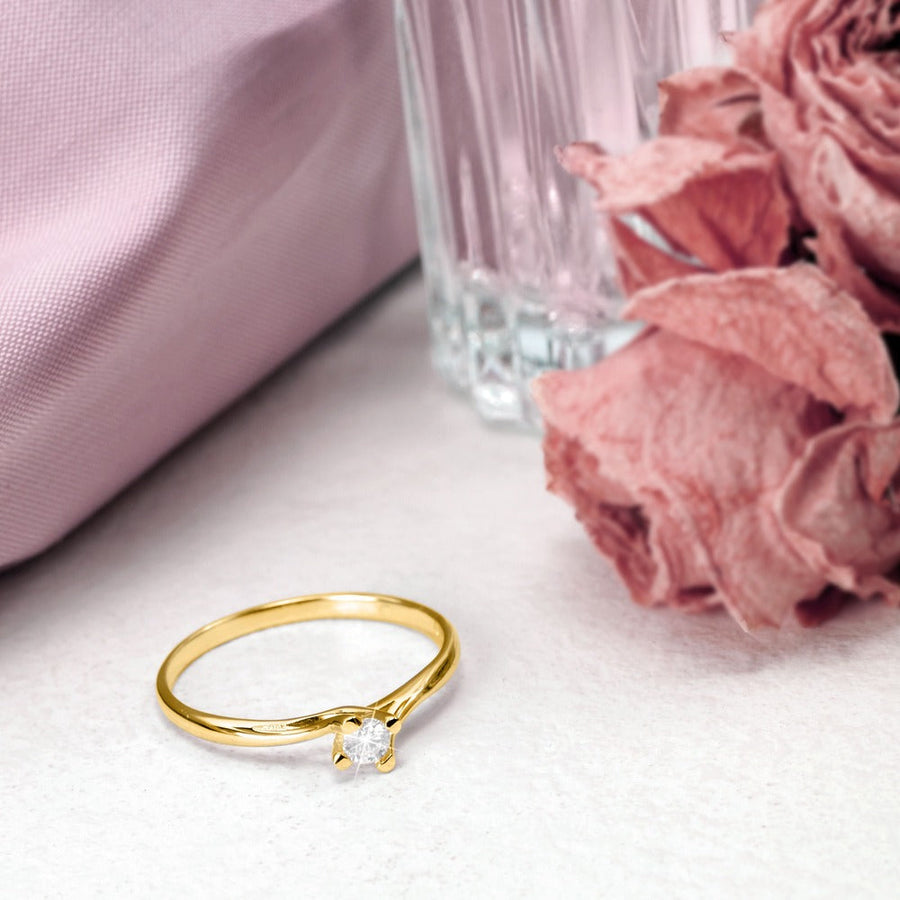 Woman Promessa Damore Engagement 18K Ring