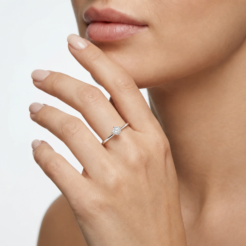 Woman B-Classic Engagement 18K Ring