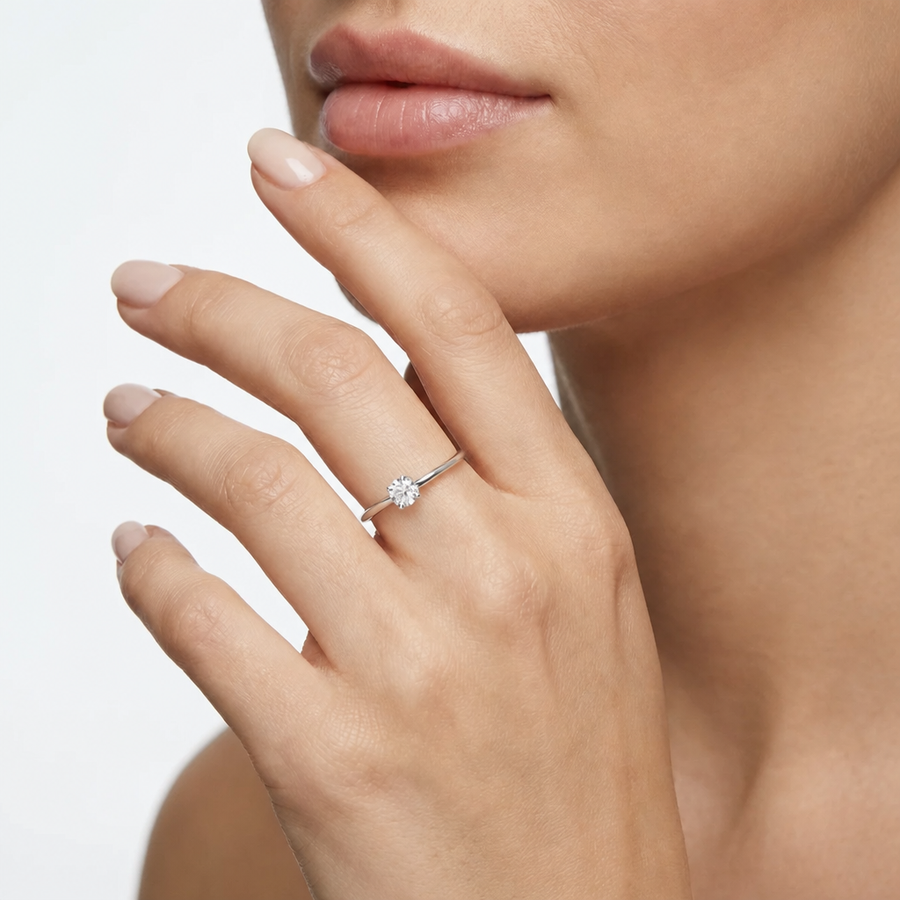 Woman D-Special Diamonds 18K Ring