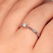 Woman Promessa Damore Engagement 18K Ring