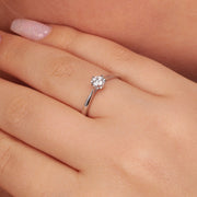 Woman Promessa Damore Engagement 18K Ring