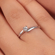 Woman Promessa Damore Engagement 18K Ring