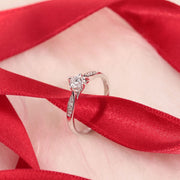 Woman Promessa Damore Diamonds 18K Ring