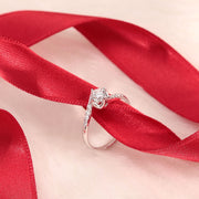 Woman Promessa Damore Diamonds 18K Ring