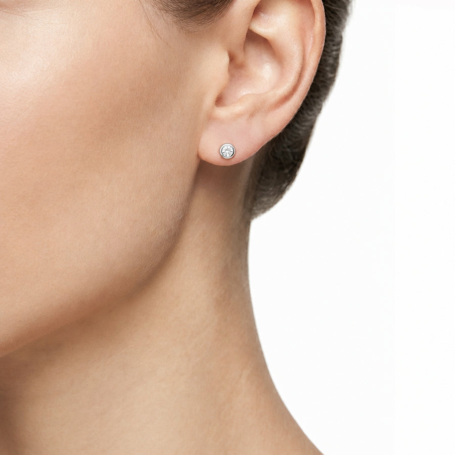 Woman Promessa Damore Diamonds 18K Earrings