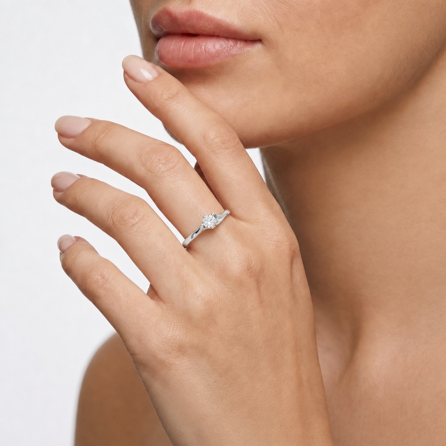 Woman Promessa Damore Diamonds 18K Ring
