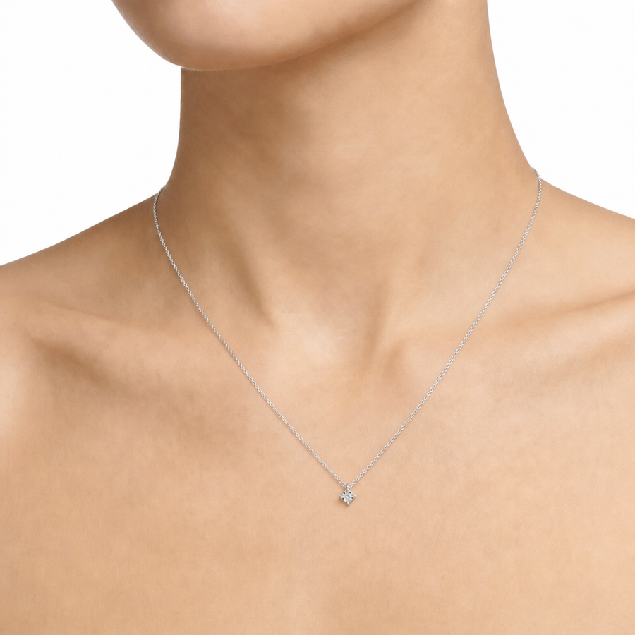 Woman Etoile Diamonds 18K Necklace