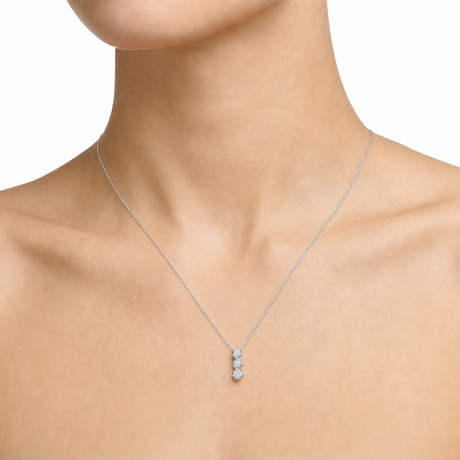Woman Lux Etoile Diamonds 18K Necklace