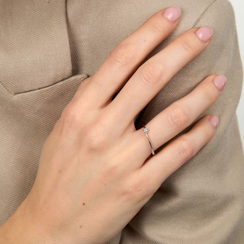 Woman Promessa Damore Diamonds 9K Ring