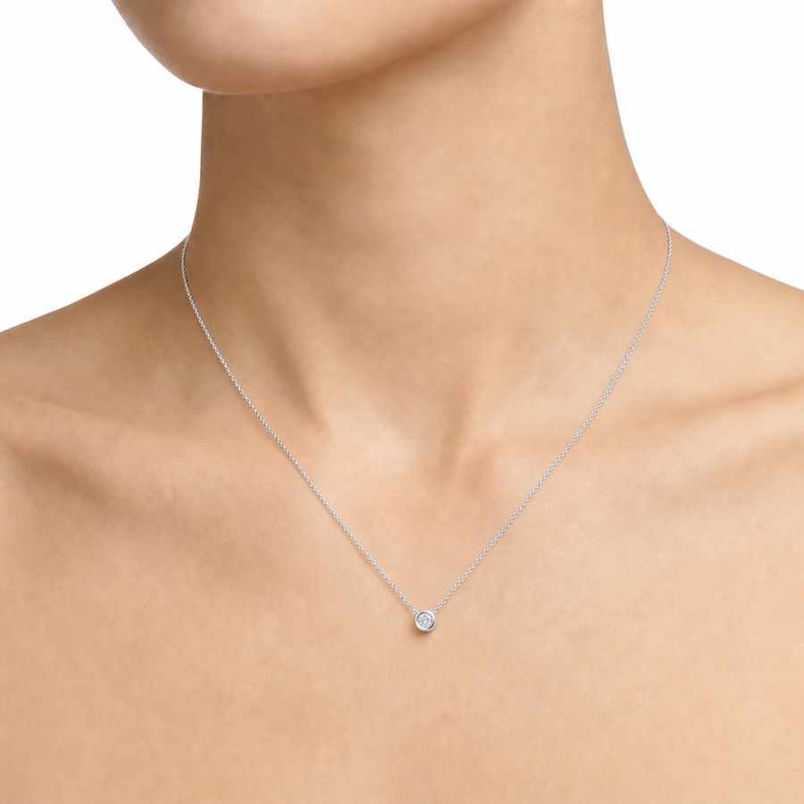 Woman Promessa Damore Diamonds 9K Necklace