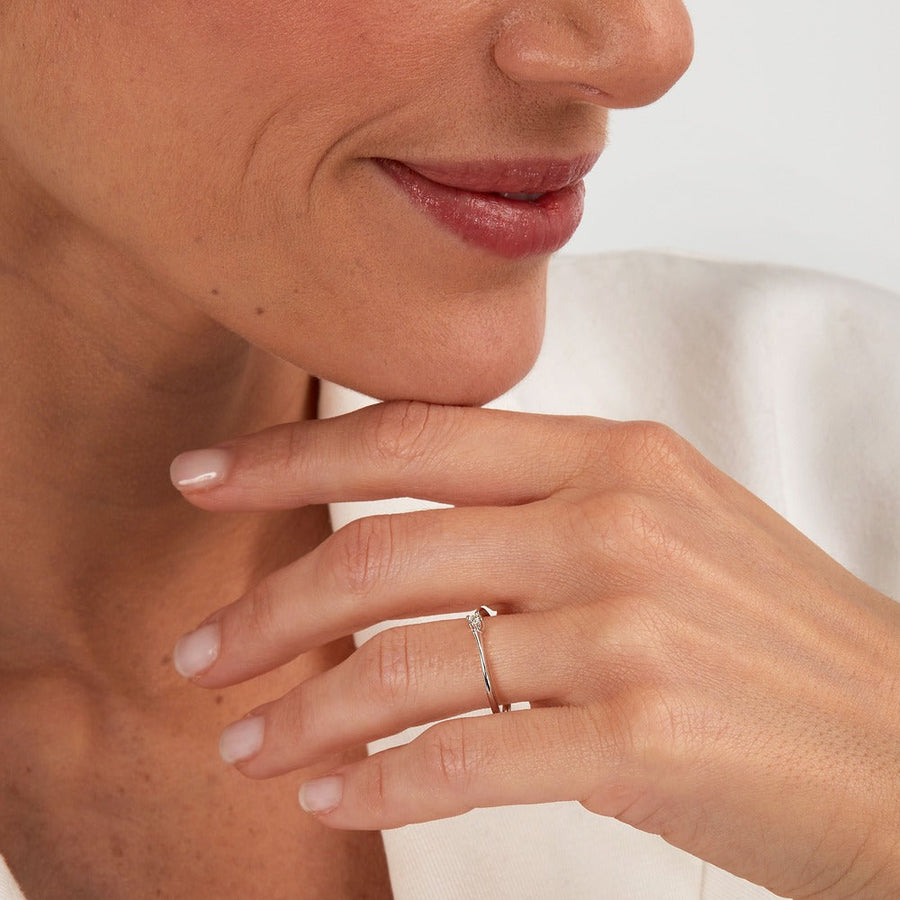 Woman Promessa Damore Engagement 9K Ring