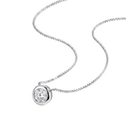 Woman Promessa Damore Diamonds 9K Necklace