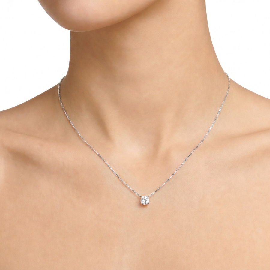 Woman Lux Etoile Diamonds 18K Necklace