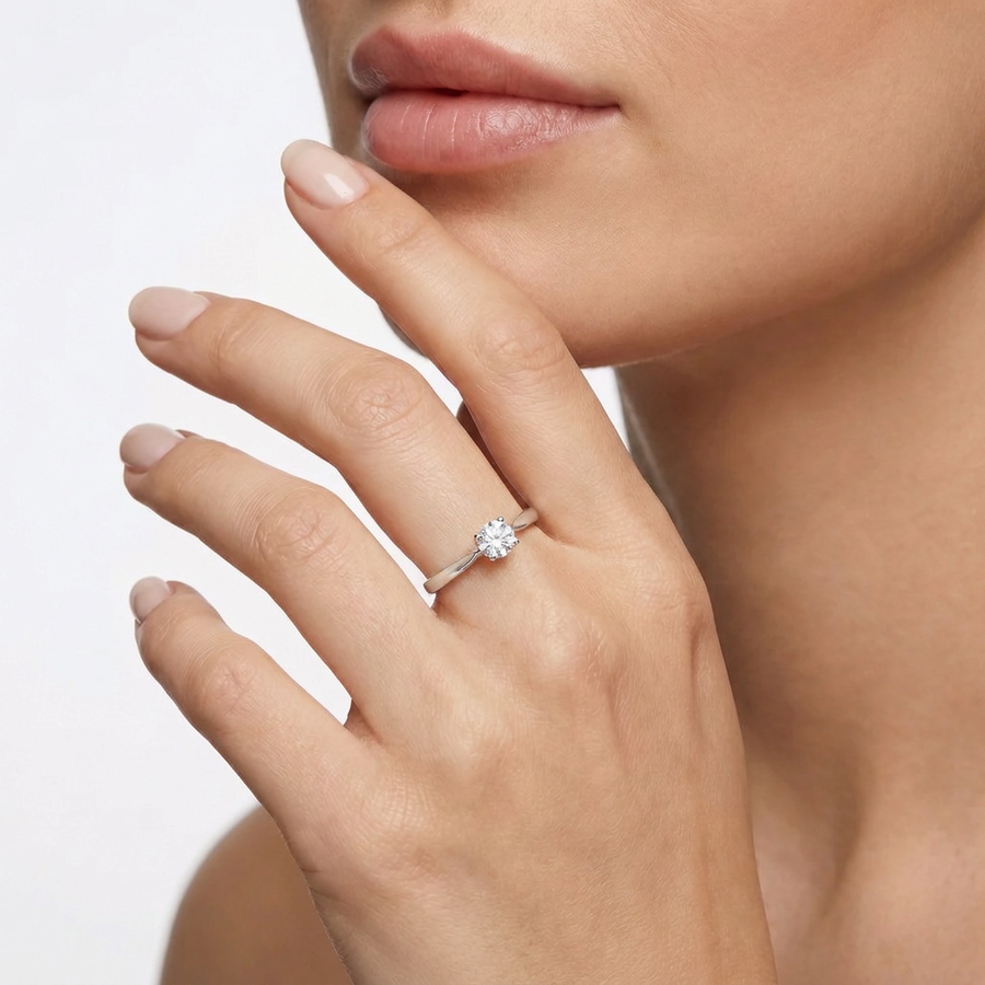 Woman D-Special Diamonds 18K Ring